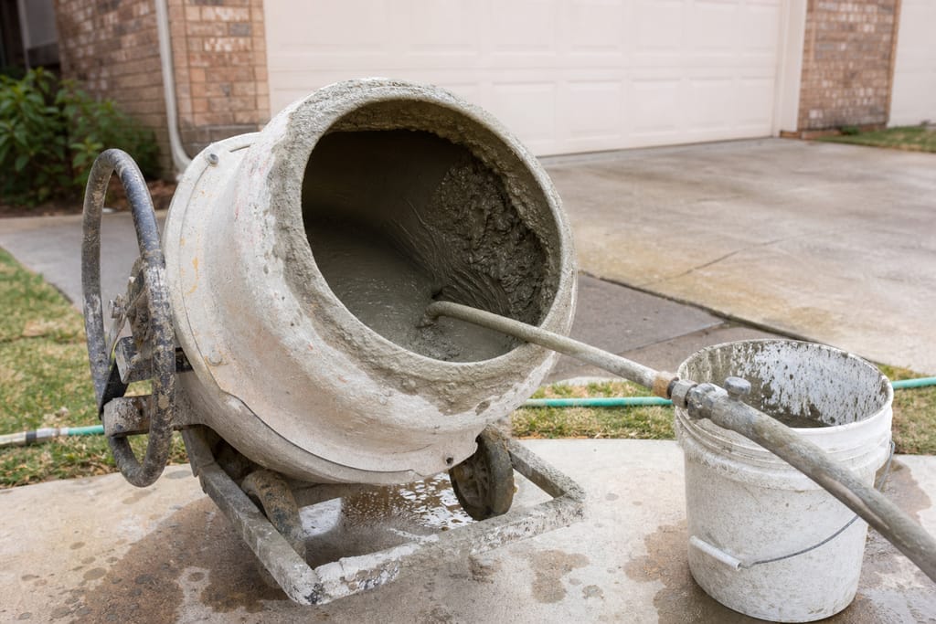Cementitious slurry